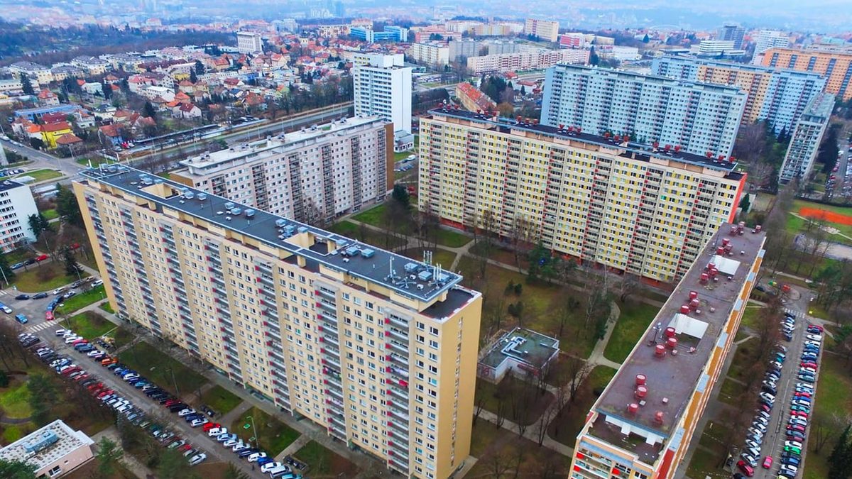 Sídliště nezahušťovat, nejsou polévka. Nové byty patří na brownfieldy