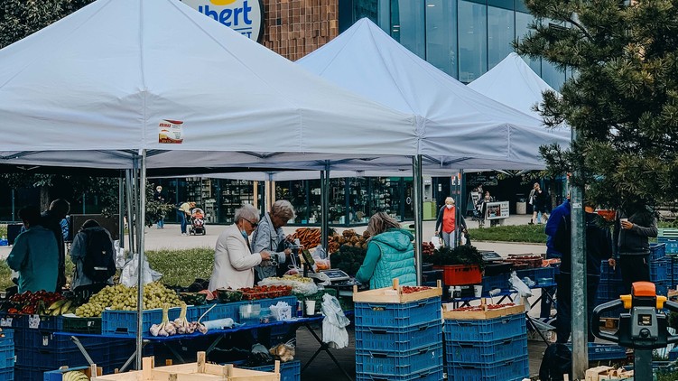 Trhy na Ládví se vrátí během října, městská část slibuje modernější sortiment