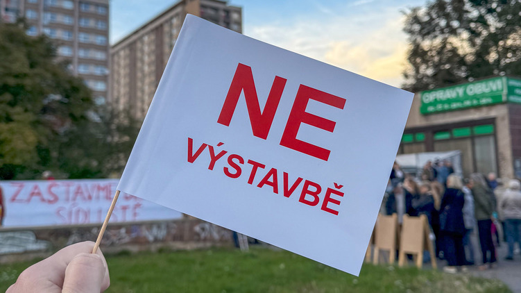 Ne výstavbě! Podpořili jsme demonstraci proti demolici včel v Ďáblicích