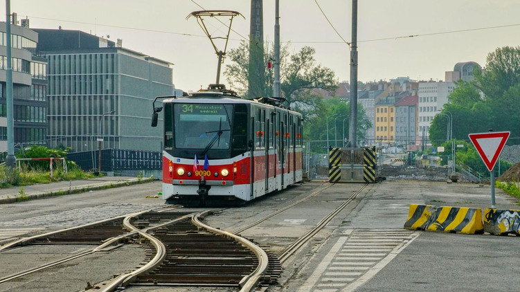 Koncem listopadu přestanou na Libeňském mostě jezdit tramvaje