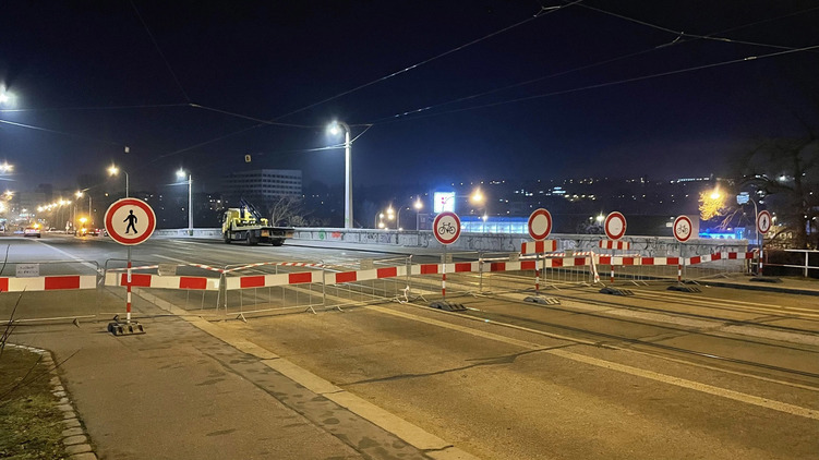 Kdo hledá viníka za stav Libeňského mostu, ať se porozhlédne po bývalých nečinných vedeních města