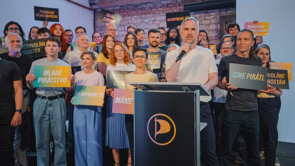 Piráti představili kampaň „Nakopneme to!“ - Víc peněz pro rodiny, 200 tisíc nových domovů, dostupnější bydlení a konec korupce