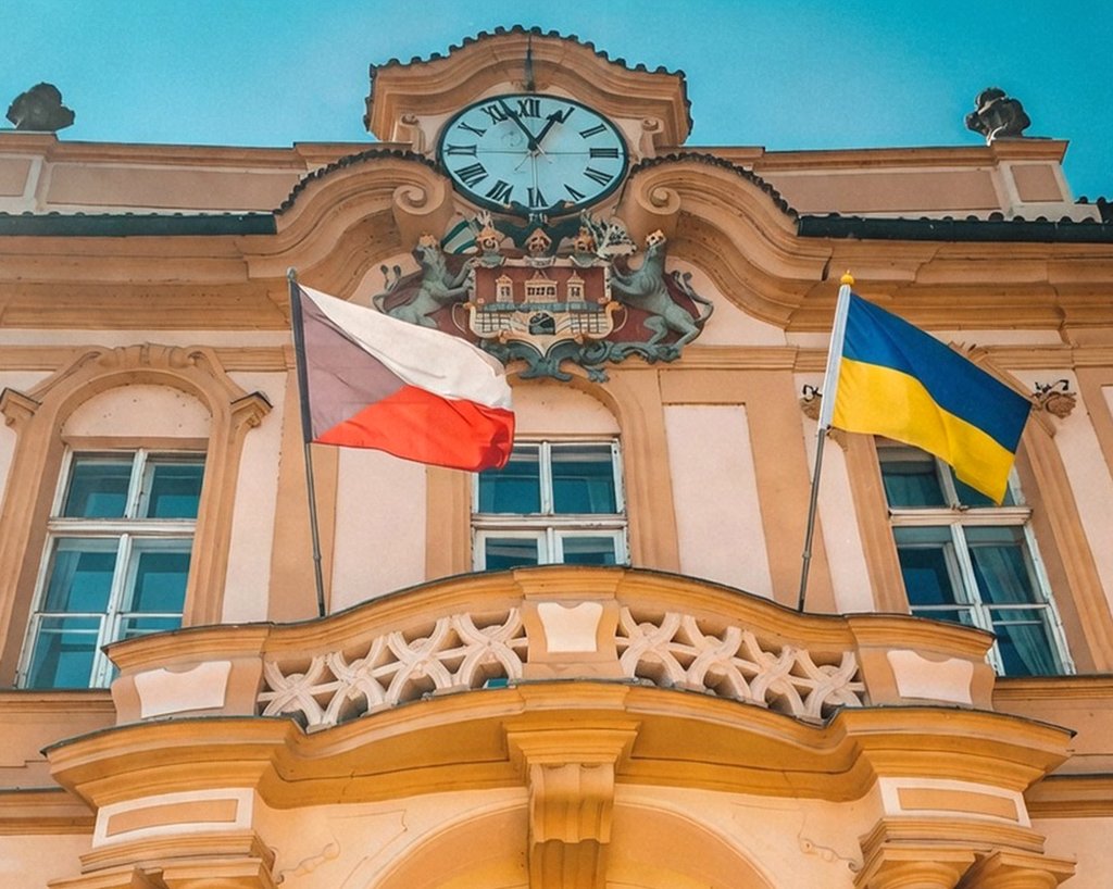 Ukrajinskou vlajku jsme vyvěsili alespoň symbolicky on-line