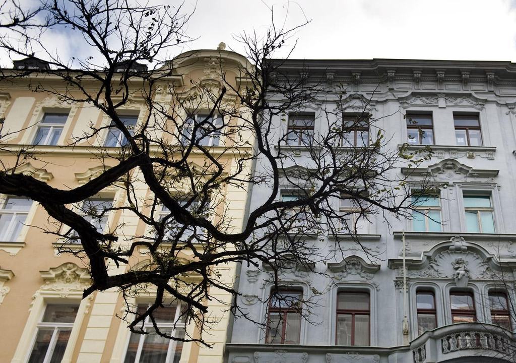 Praha potřebuje městské byty. Ať to tu žije.