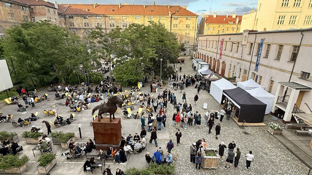 Kasárna Karlín je zase blíže otevření vnitřních prostor